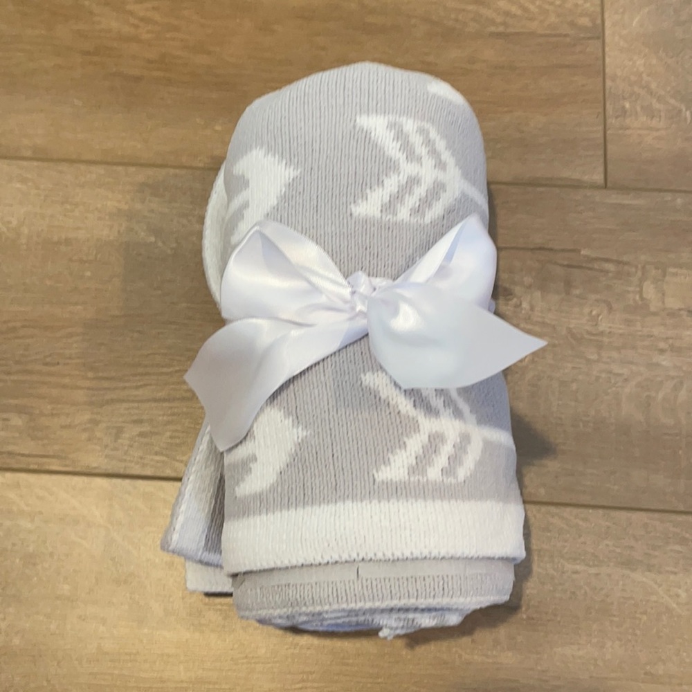 Harper Canyon Super Soft Luxe Blanket with Arrow Design